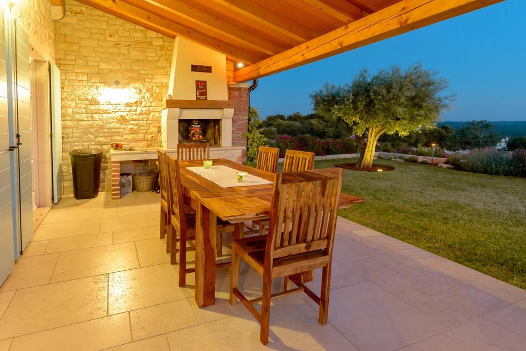 Villa Rajski Dvori Sveti Lovreč Pazenatički Екстериор снимка