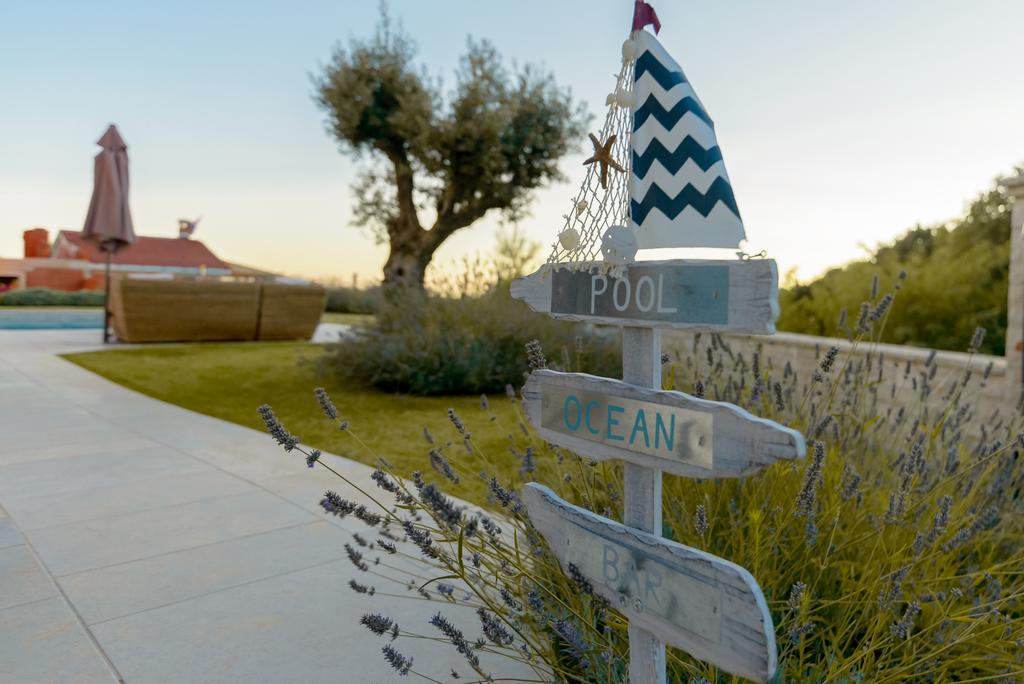 Villa Rajski Dvori Sveti Lovreč Pazenatički Екстериор снимка